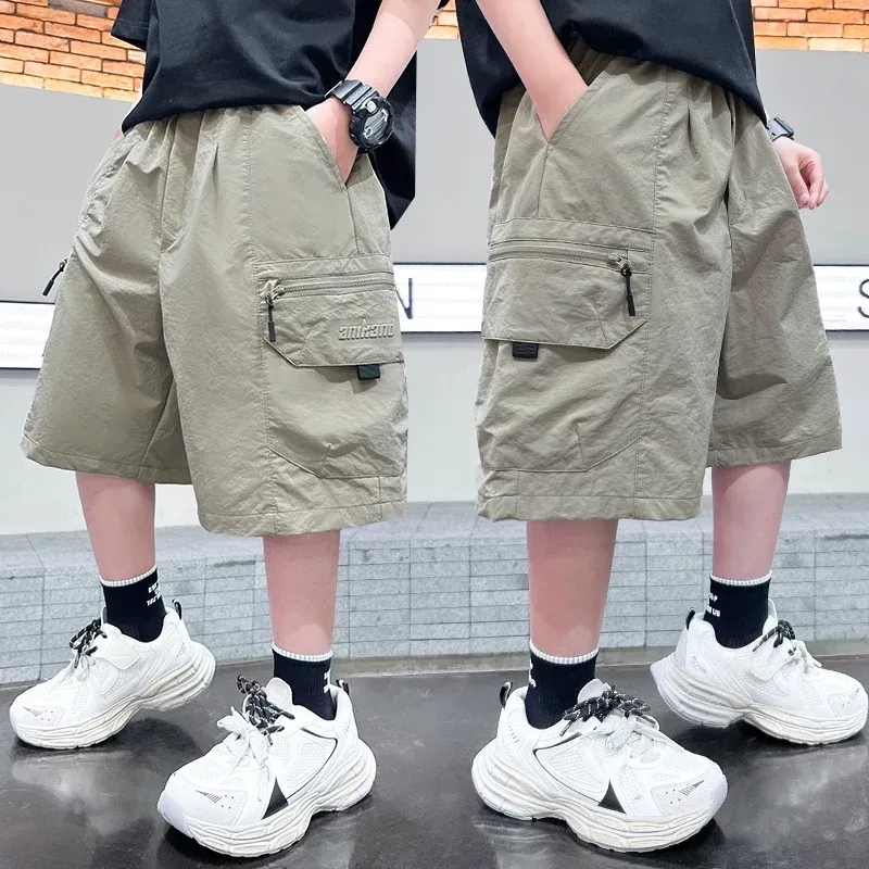 Herren Cargo-Shorts mit seitlichen Reißverschlusstaschen von – Bravaro