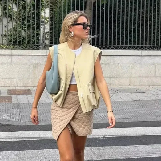 Damen leichte Utility-Weste mit durchgehendem Reißverschluss, aufgesetzten Pattentaschen und elastischem Ballon-Saum – Avérine