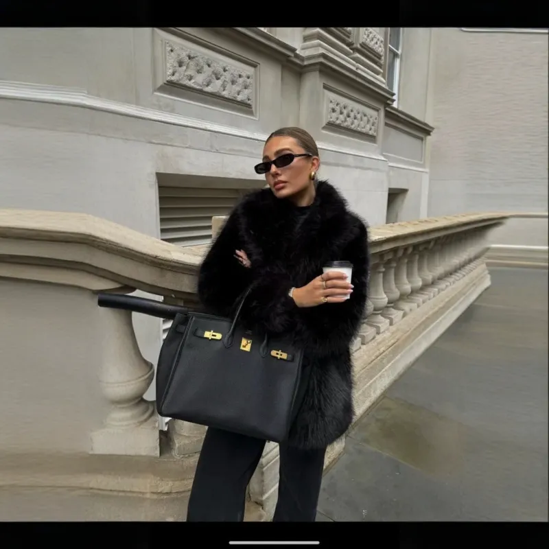 Damen Eleganter Oversized Kunstpelzmantel mit weit geschnittenen Ärmeln – Avérine