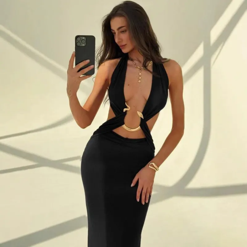 Damen Maxi-Kleid mit verführerischem Halterneck und eleganten Cut-Out-Details – Valéora